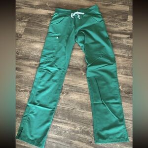 FIGS women’s scrub bottoms in hunter green